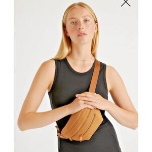 Quince Unisex All-Day Neoprene Belt Bag Adjustable Strap Zip‎ Fanny Pack Mocha